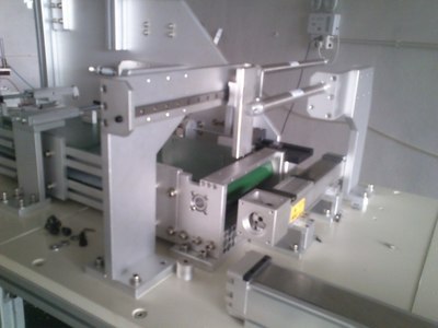 自動貼附設備在電子產品制造中的應用——以深圳市同富自動化機械設備為例